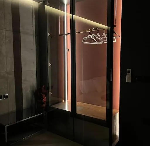 Remarkable * טיראנה